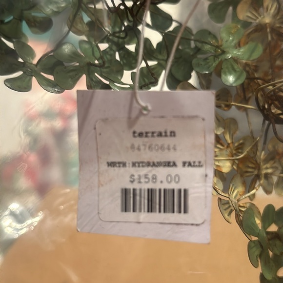 Hydrangia Wreath - Picture 7 of 8